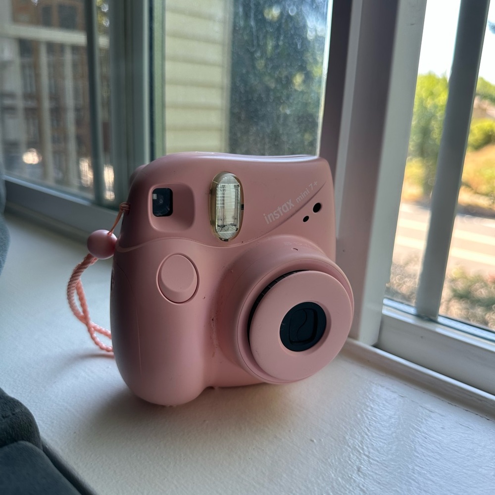 Pink Polaroid camera - Picture 2 of 2